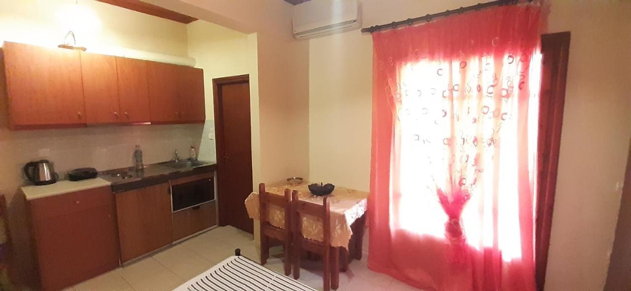 Toulatos Pantelis Apartment Poulata Bagian luar foto