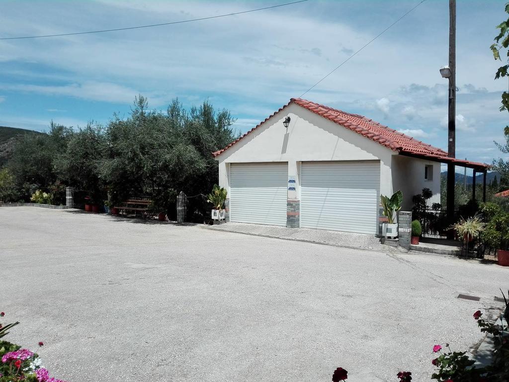 Toulatos Pantelis Apartment Poulata Bagian luar foto