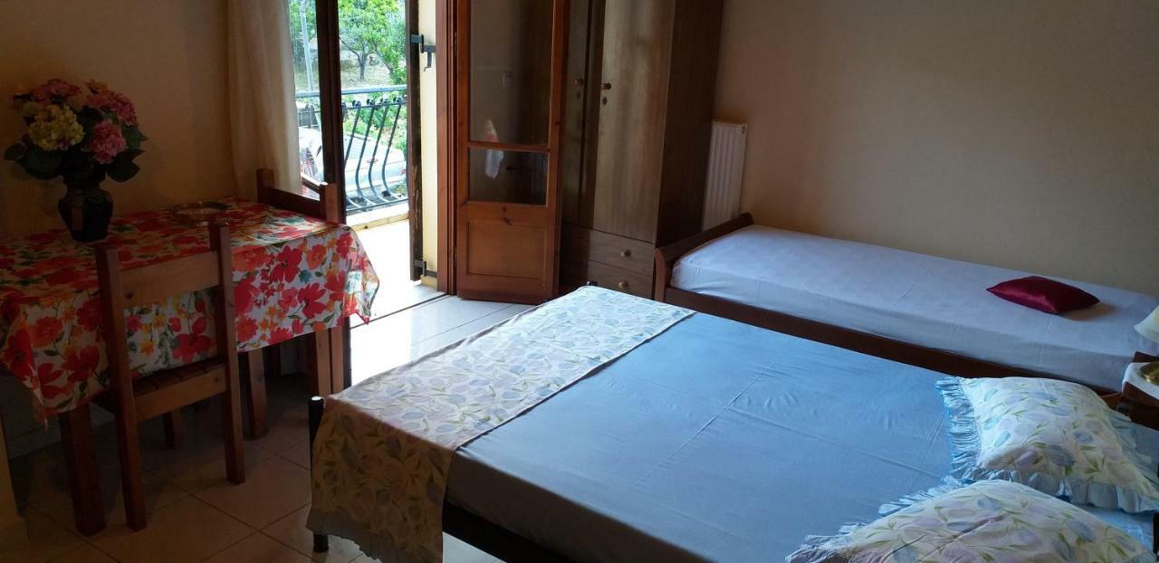 Toulatos Pantelis Apartment Poulata Bagian luar foto